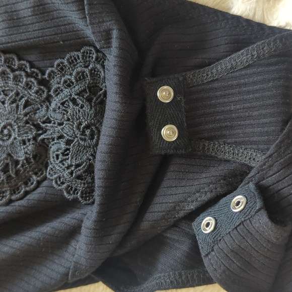 Lulu's Floral Applique Bodysuit - Picture 7 of 10